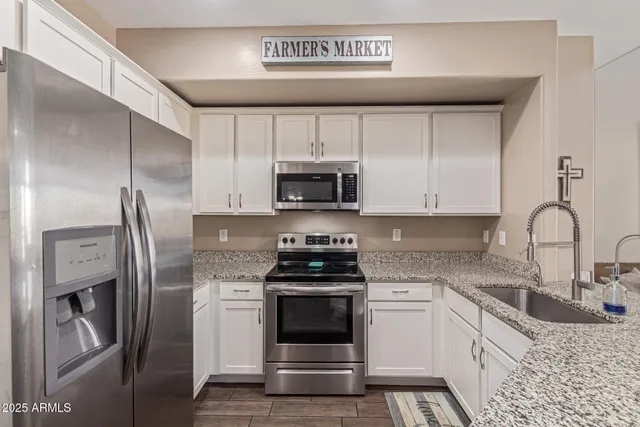 $2,400 | 240 West Juniper Avenue, Gilbert, AZ 85233