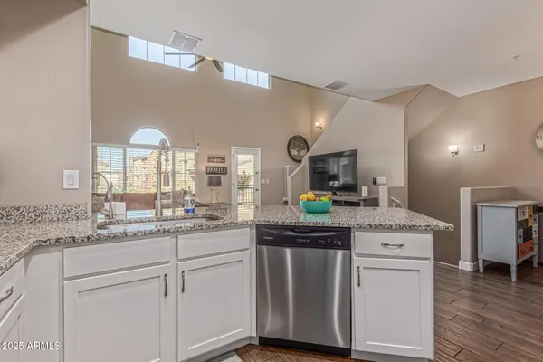 $2,400 | 240 West Juniper Avenue, Gilbert, AZ 85233