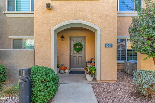 $2,400 | 240 West Juniper Avenue, Gilbert, AZ 85233