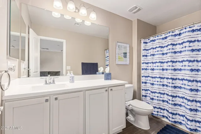 $2,400 | 240 West Juniper Avenue, Gilbert, AZ 85233