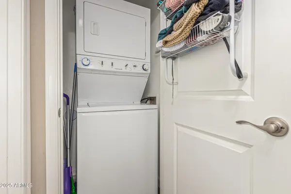 $2,400 | 240 West Juniper Avenue, Gilbert, AZ 85233