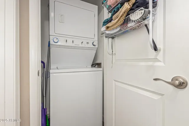 $2,400 | 240 West Juniper Avenue, Gilbert, AZ 85233