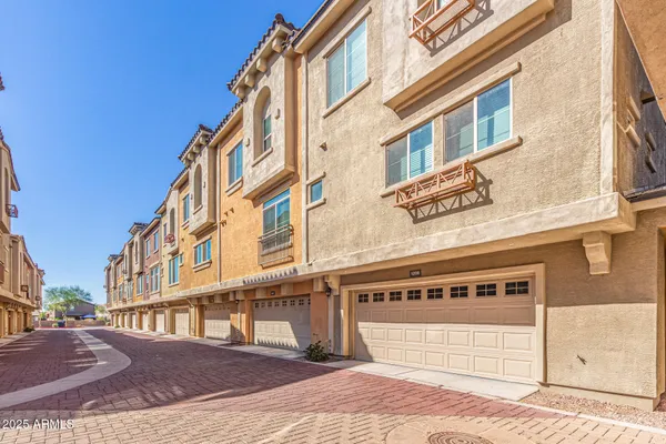 $2,400 | 240 West Juniper Avenue, Gilbert, AZ 85233