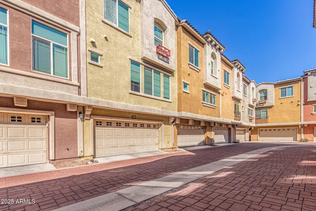 $2,400 | 240 West Juniper Avenue, Gilbert, AZ 85233