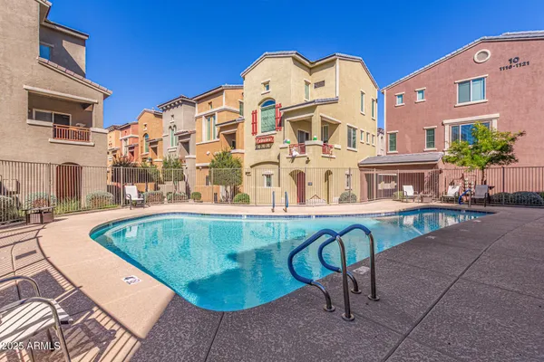 $2,400 | 240 West Juniper Avenue, Gilbert, AZ 85233