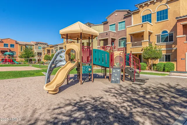 $2,400 | 240 West Juniper Avenue, Gilbert, AZ 85233