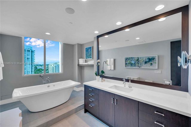 $2,440,000 | 5959 Collins Avenue, Unit 1701, Miami Beach, FL 33140
