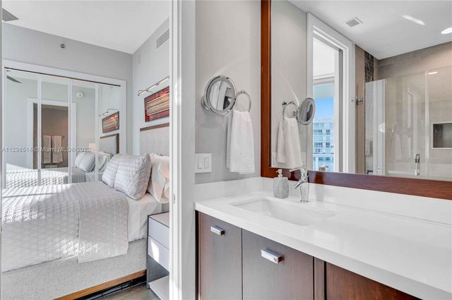$2,440,000 | 5959 Collins Avenue, Unit 1701, Miami Beach, FL 33140