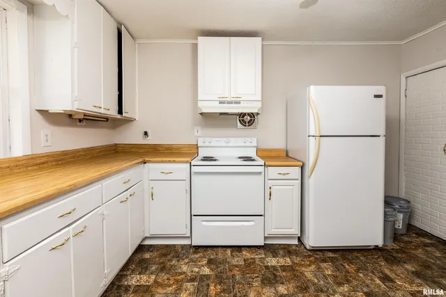 $699,000 | 53 Private Road, De Soto, IL 62924