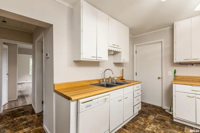 $699,000 | 53 Private Road, De Soto, IL 62924