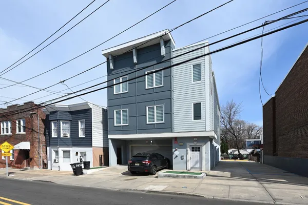 $2,950 | 1432 46th Street, Unit 2, North Bergen, NJ 07047