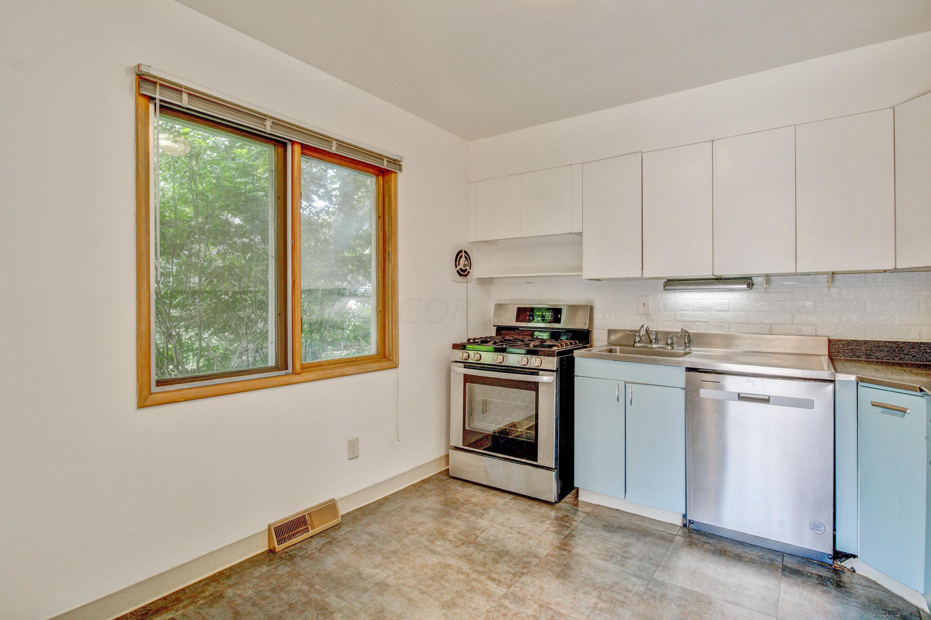 3536 Leighton Road Columbus, OH 43221 - Photo 8 of 27 Kitchen