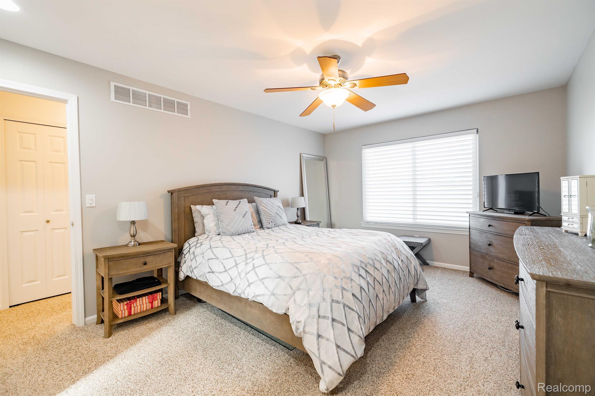 21481 Hall Road Trenton, MI 48183 - Photo 20 of 36 Gallery Image 20
