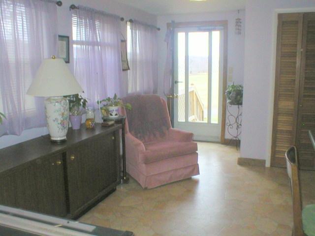 2477 Niles Ferry Road Madisonville, TN 37354 - Photo 5 of 15 05-Breakfasrroom