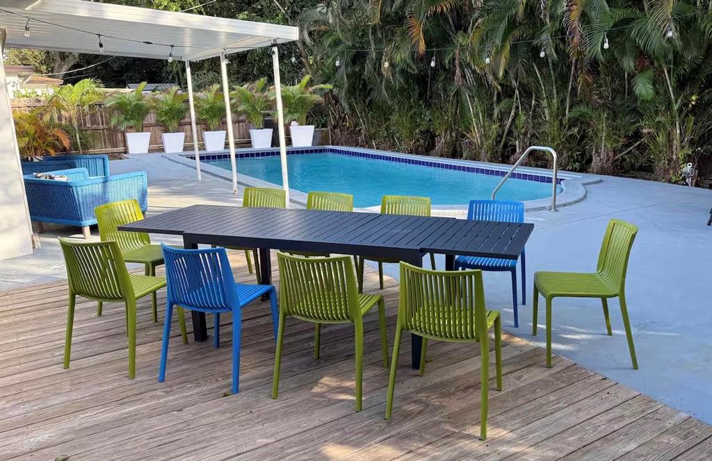 1050 Northeast 150th Street Miami, FL 33161 - Photo 25 of 50 a view of a chairs and table in patio