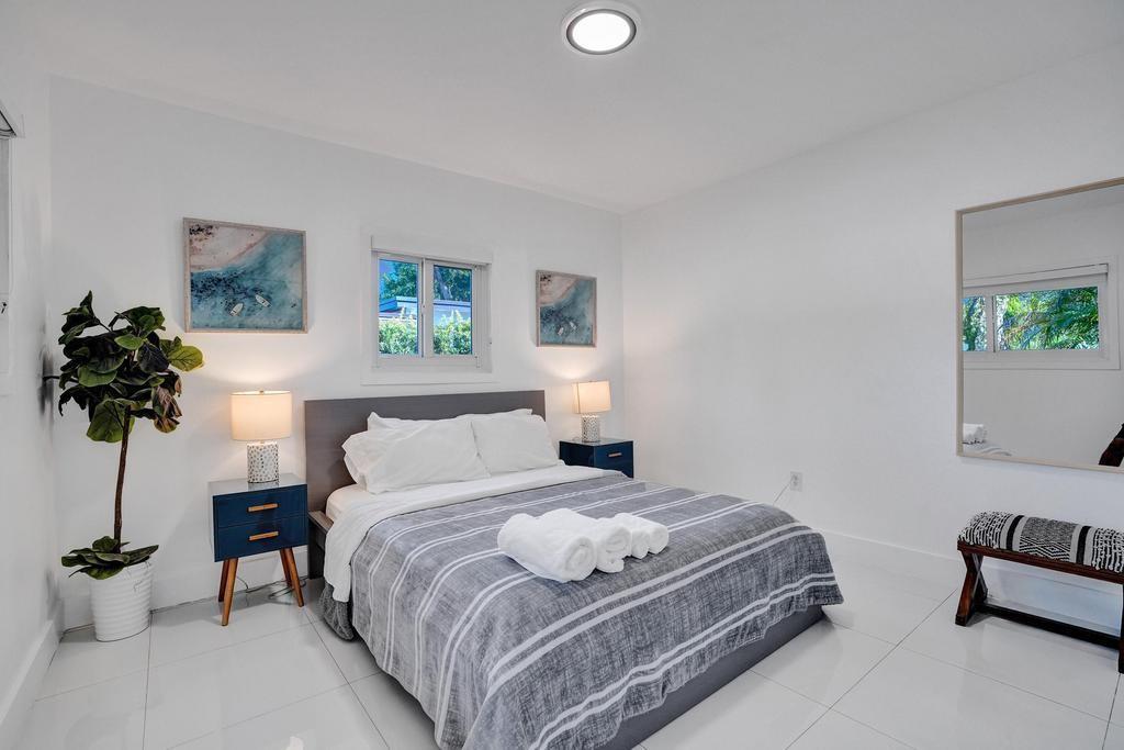 1050 Northeast 150th Street Miami, FL 33161 - Photo 28 of 50 a bedroom with a bed and a potted plant