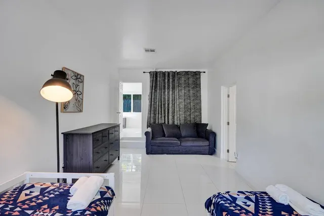 $785,000 | 1050 Northeast 150th Street, Miami, FL 33161