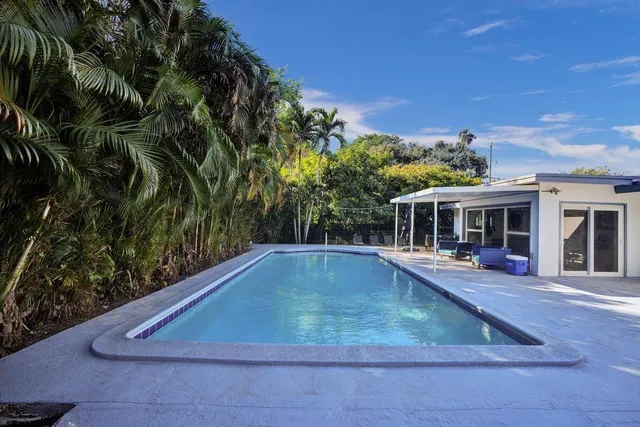 $785,000 | 1050 Northeast 150th Street, Miami, FL 33161