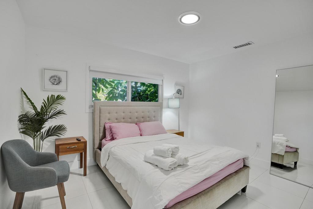 1050 Northeast 150th Street Miami, FL 33161 - Photo 38 of 50 a bedroom with a bed and chair