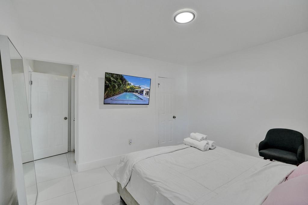 1050 Northeast 150th Street Miami, FL 33161 - Photo 39 of 50 a bedroom with a bed and a view of bathroom
