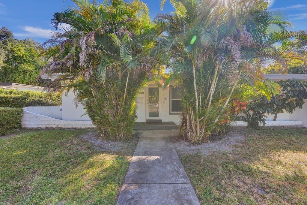 1050 Northeast 150th Street Miami, FL 33161 - Photo 6 of 50 a view of a yard with plants and trees