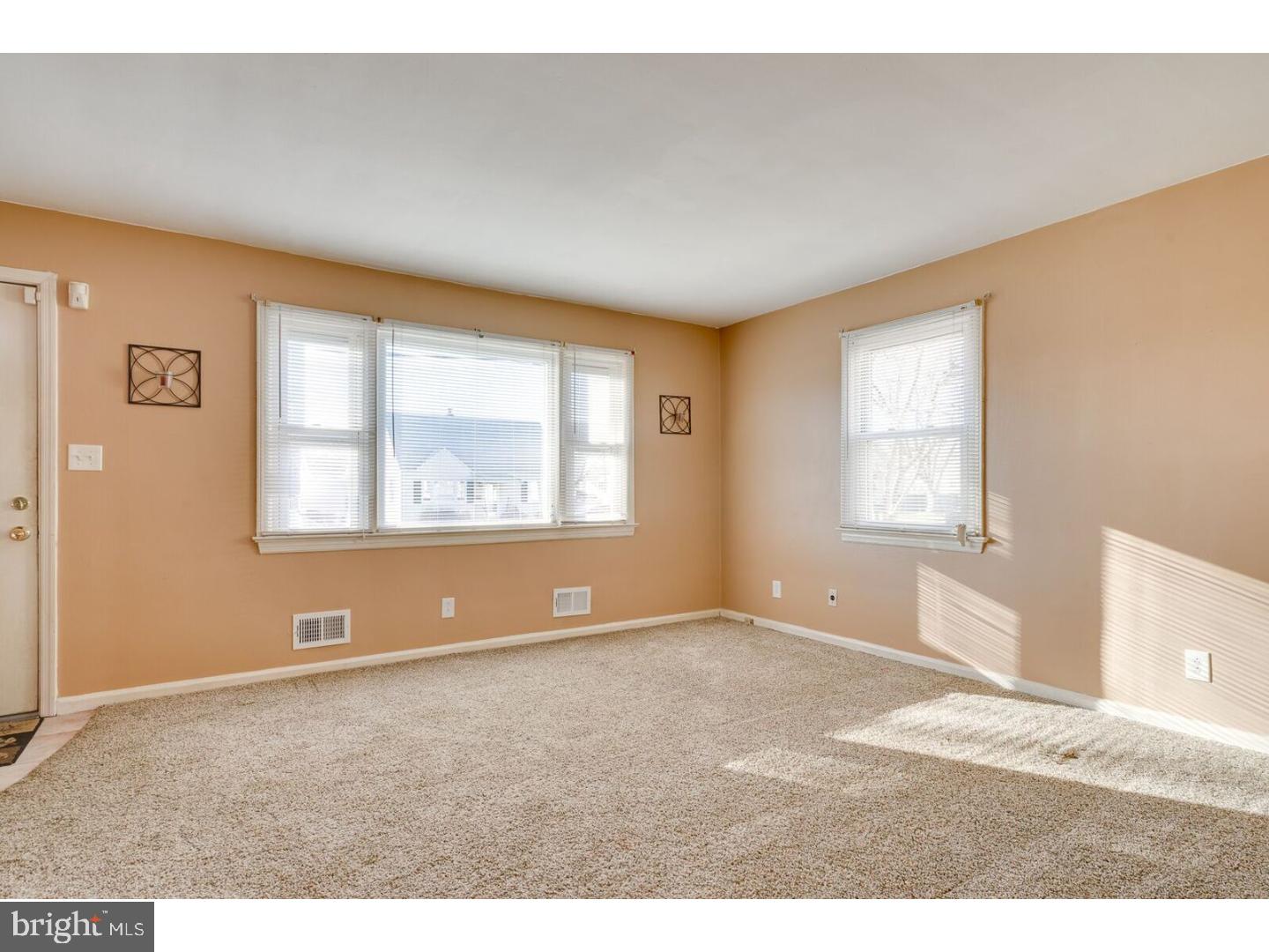 83 Unwin Drive Hamilton, NJ 08610 - Photo 5 of 22
