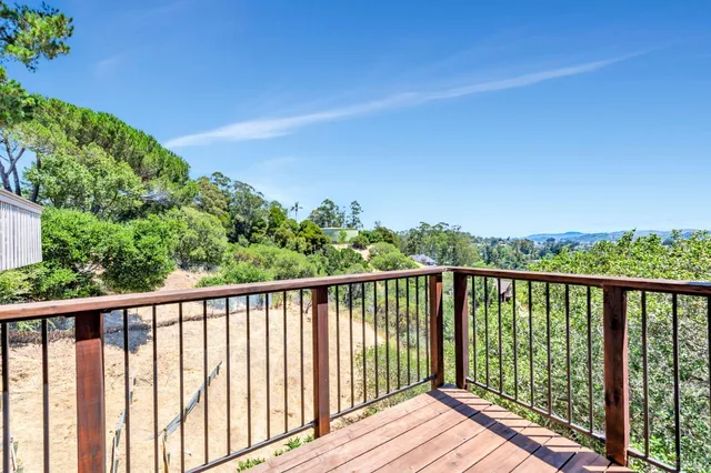 a view of an outdoor space