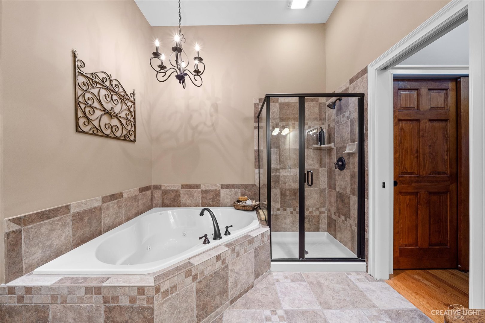 3509 Ridge Pointe Drive Geneva, IL 60134 - Photo 16 of 39 a bathroom with a bathtub and shower