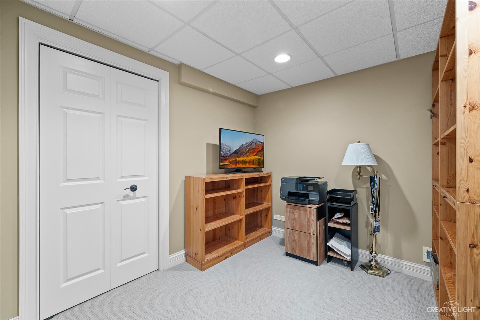 3509 Ridge Pointe Drive Geneva, IL 60134 - Photo 28 of 39 a view of room with furniture and windows