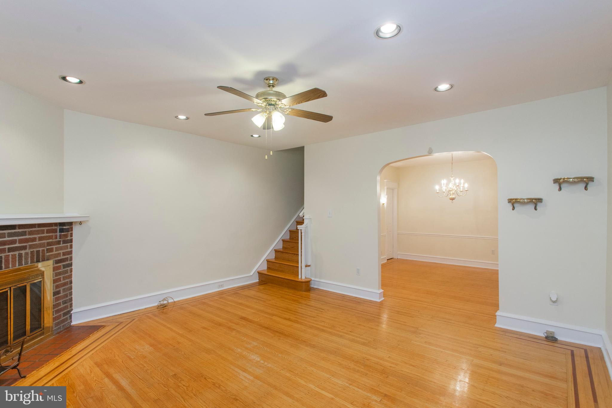 310 Boyer Road Cheltenham, PA 19012 - Photo 4 of 40 Living Room