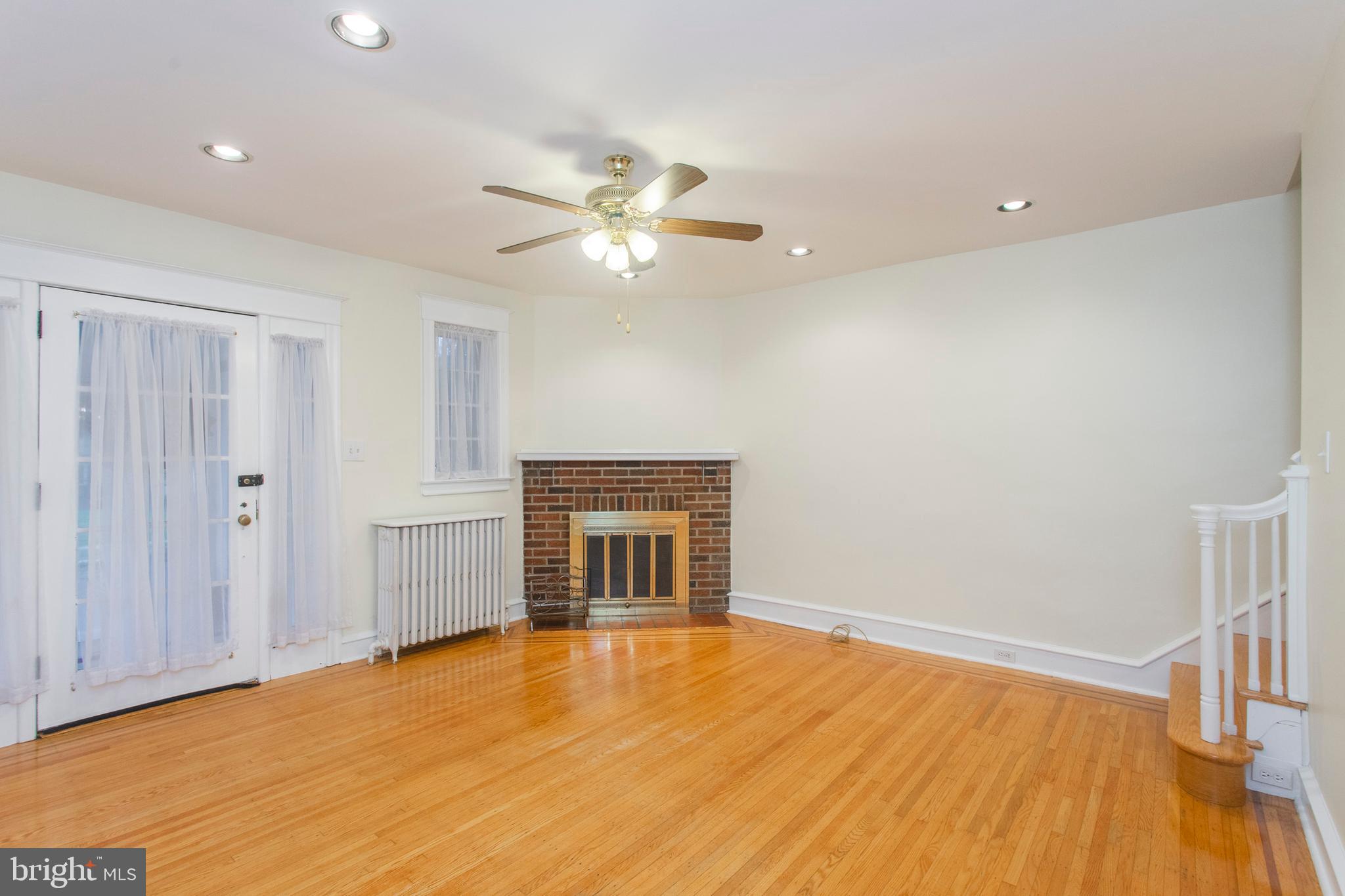 310 Boyer Road Cheltenham, PA 19012 - Photo 5 of 40 Living Room
