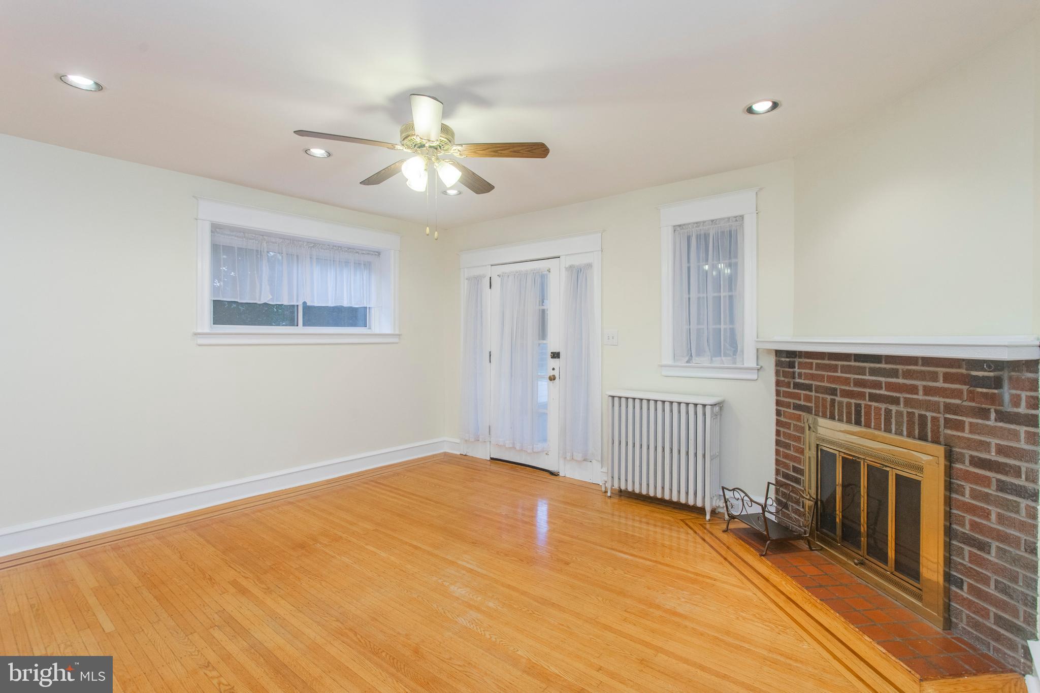 310 Boyer Road Cheltenham, PA 19012 - Photo 6 of 40 Living Room