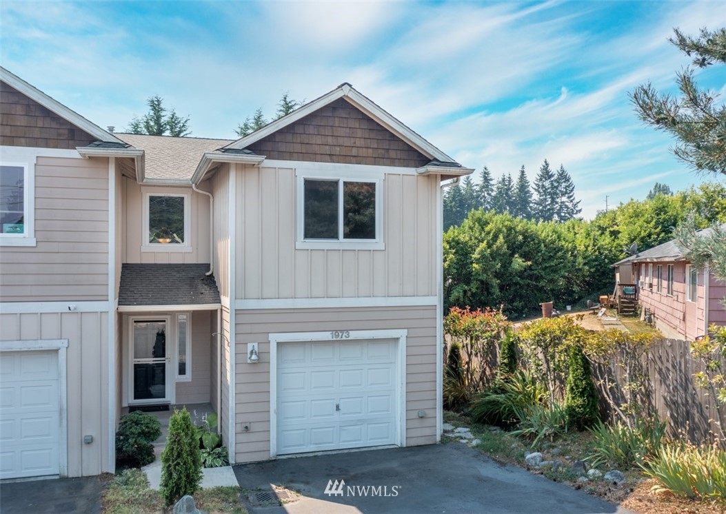 1973 Sheridan Road Bremerton, WA 98310 - Photo 1 of 26 Gallery Image 1