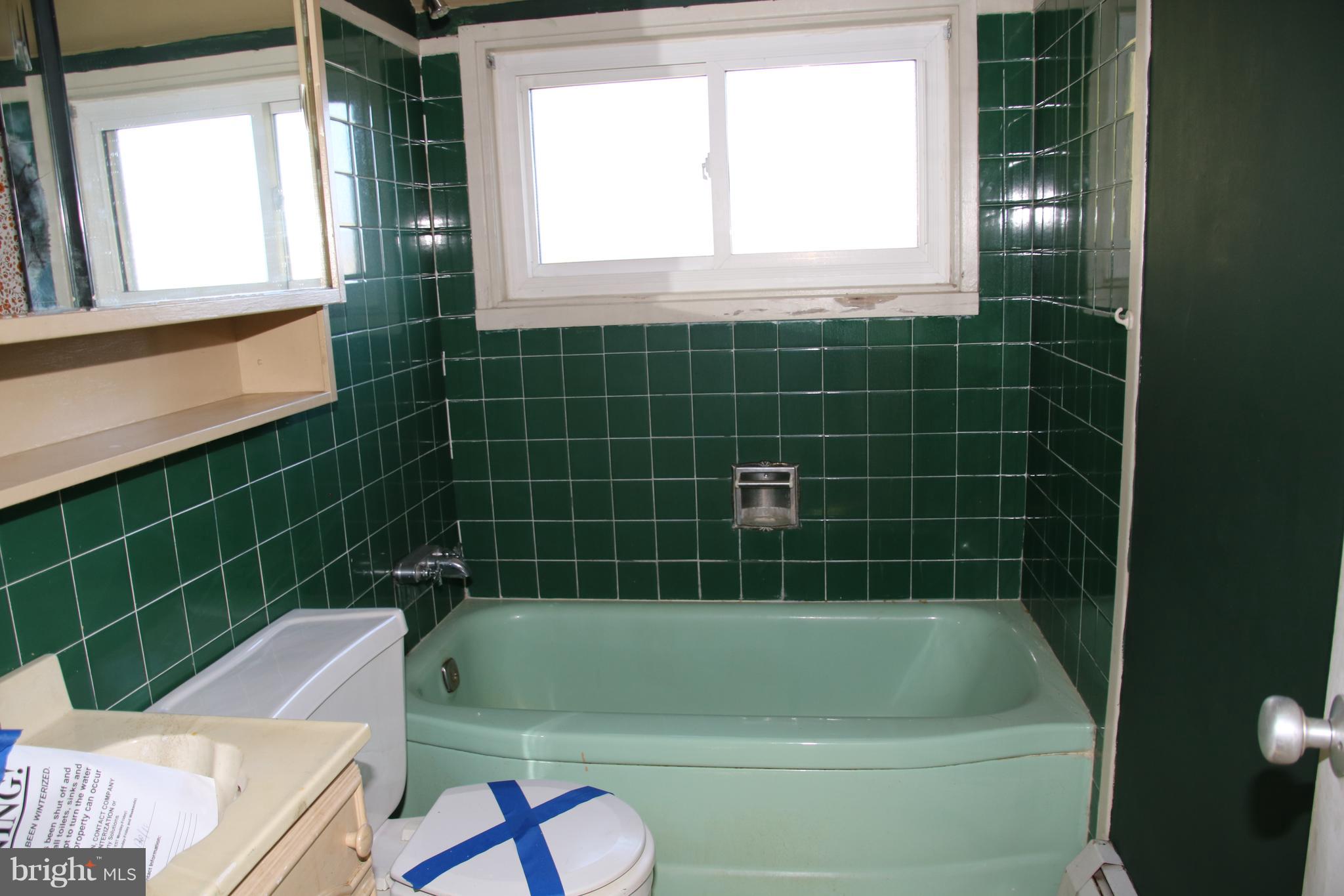 8 Jollybrook Road Levittown, PA 19056 - Photo 10 of 14 Gallery Image 10
