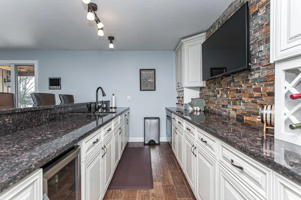 $632,500 | 701 4th Street Southwest, Austin, MN 55912