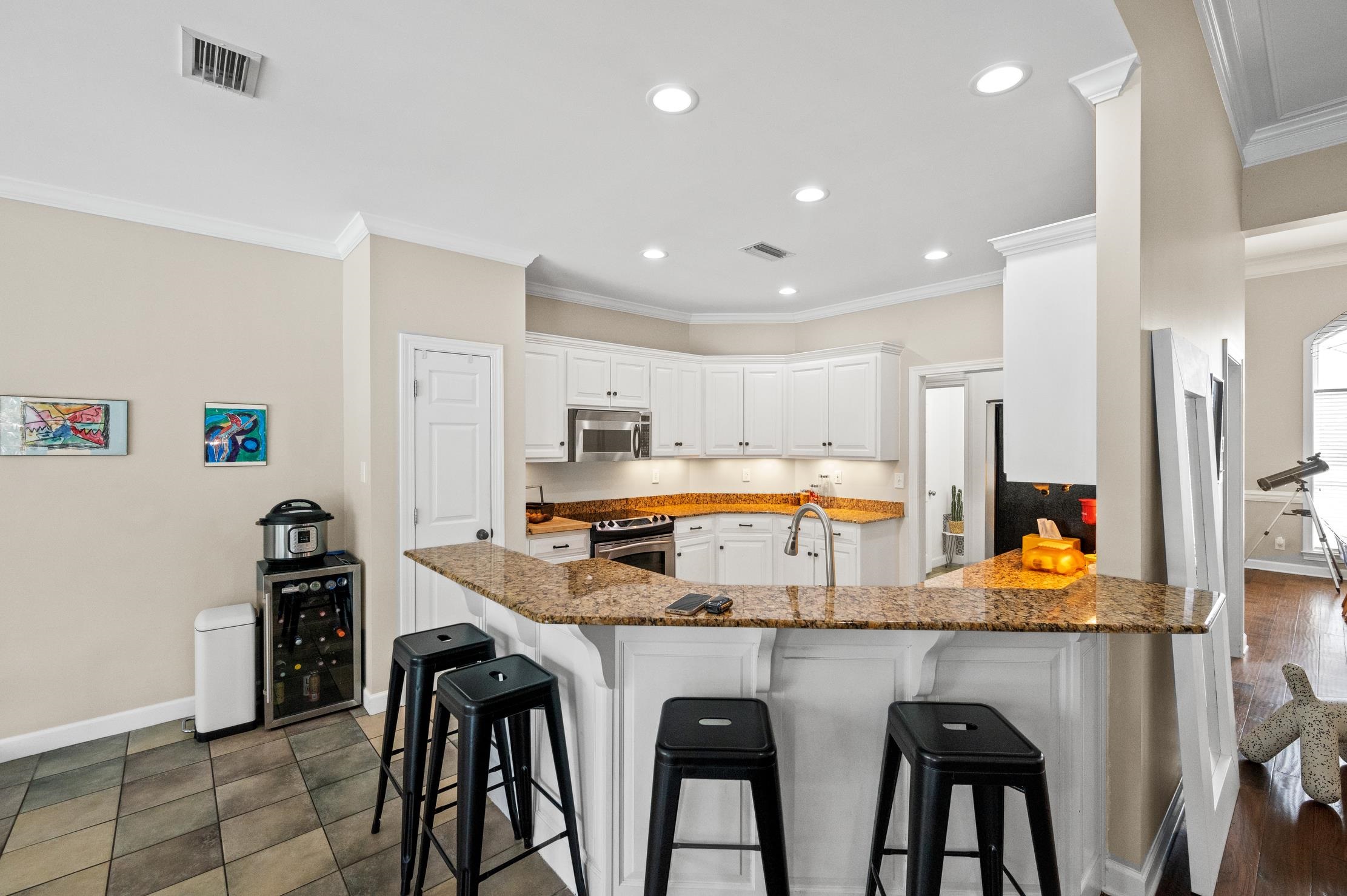 8977 Parliament Circle Daphne, AL 36526 - Photo 11 of 39 Kitchen