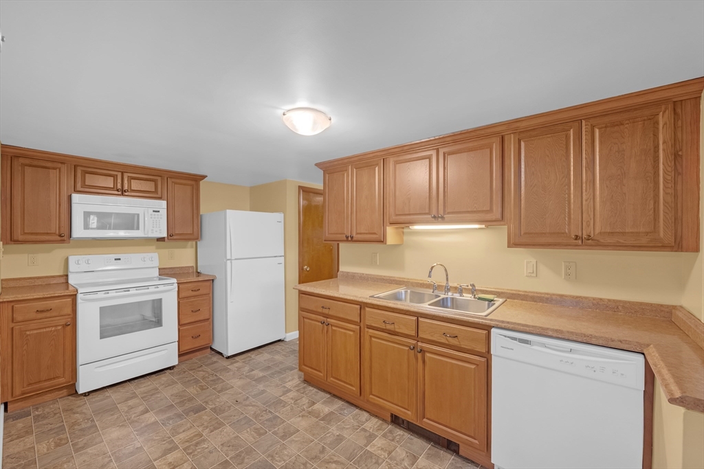2 Crestwood Road Leicester, MA 01524 - Photo 21 of 33 Gallery Image 21