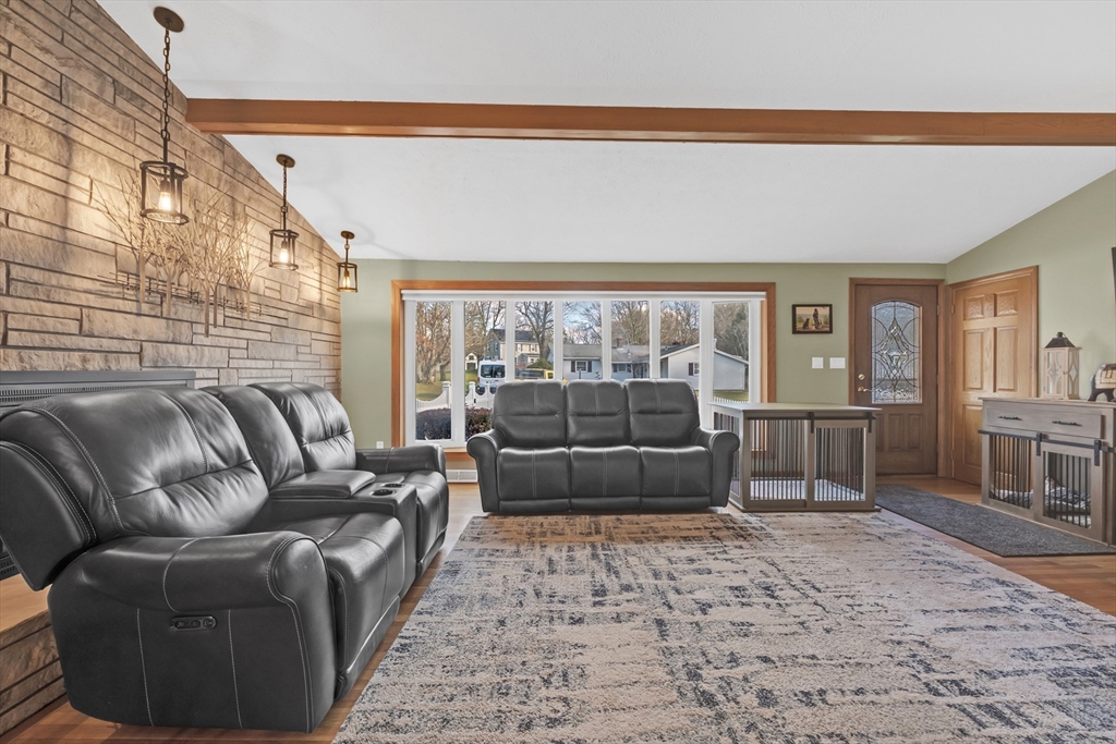 2 Crestwood Road Leicester, MA 01524 - Photo 10 of 33 Gallery Image 10