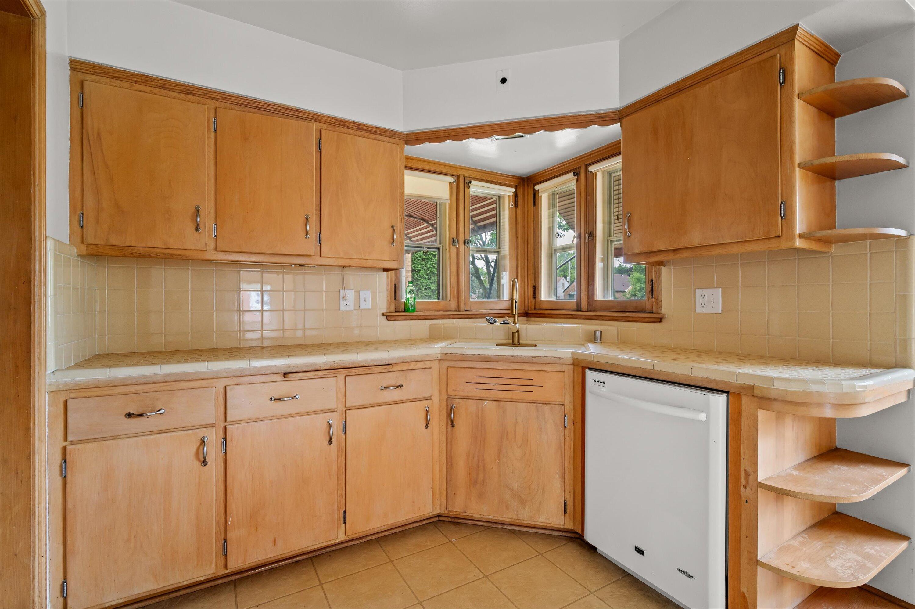 3366 South 35th Street Milwaukee, WI 53215 - Photo 6 of 31 06-DSC6350