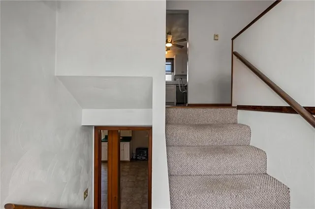 a view of entryway and hall