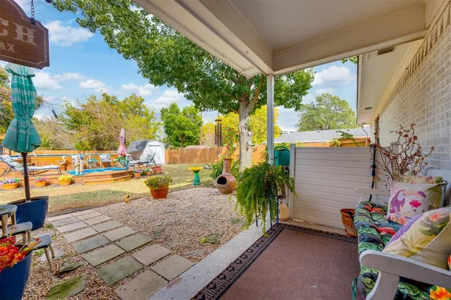 a view of a house with backyard and sitting area