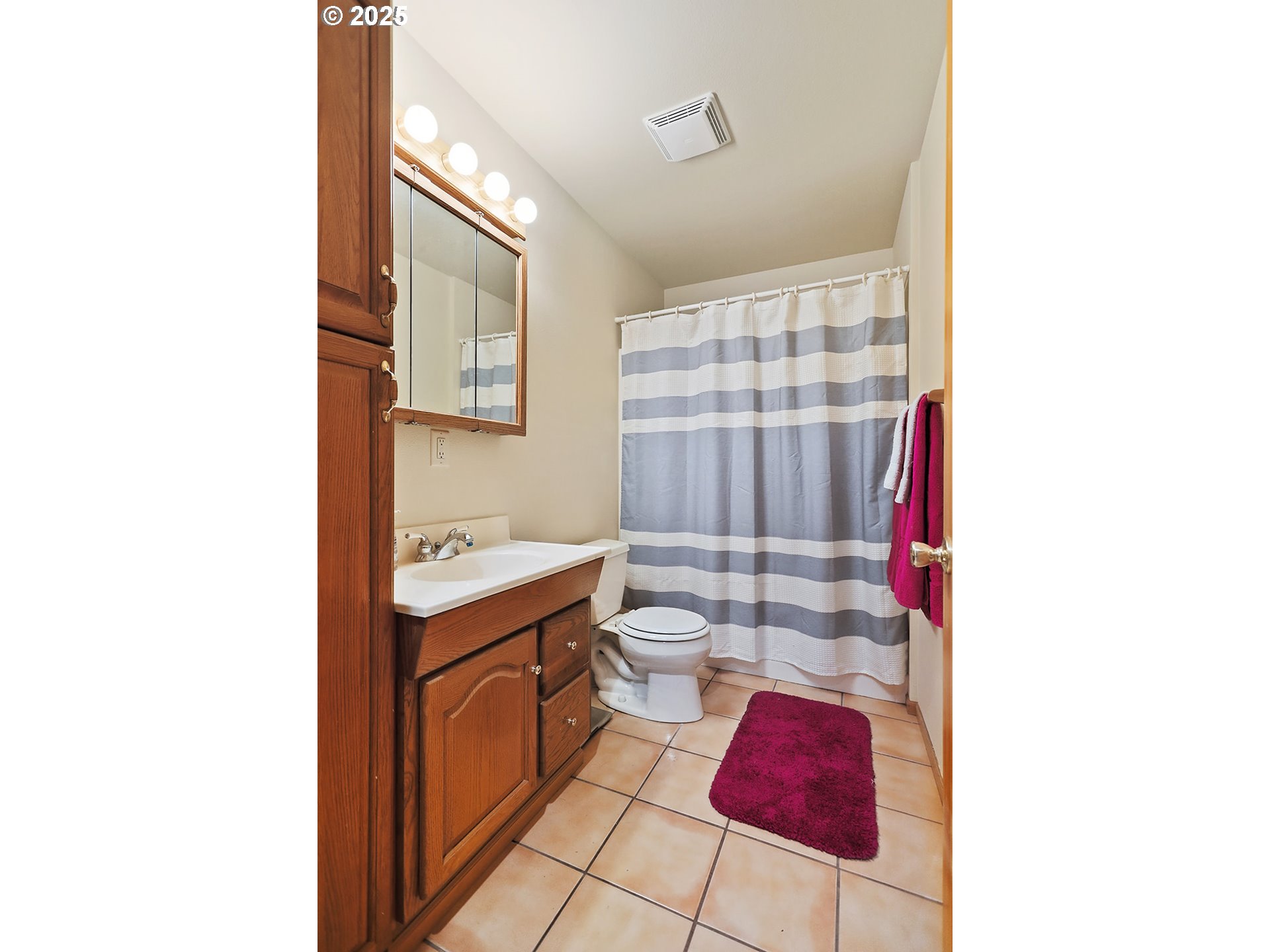 80 Echo Glen Road White Salmon, WA 98672 - Photo 15 of 48 a bathroom with a sink toilet and shower