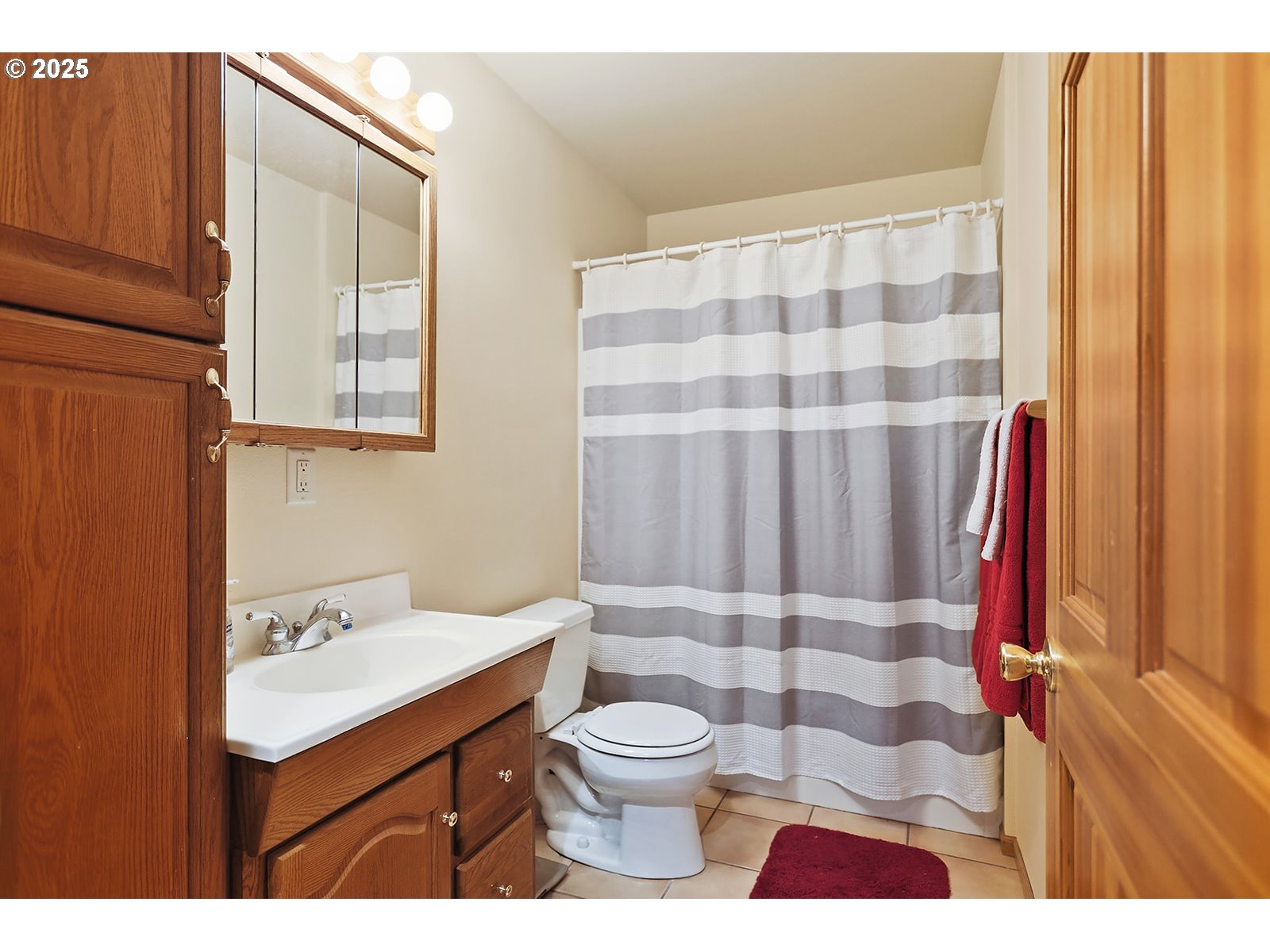 80 Echo Glen Road White Salmon, WA 98672 - Photo 16 of 48 a bathroom with a sink toilet and shower