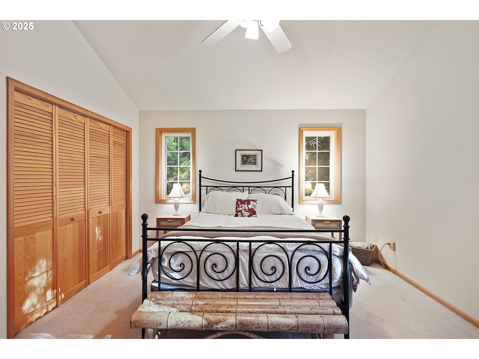 80 Echo Glen Road White Salmon, WA 98672 - Photo 27 of 48 a view of front door with table