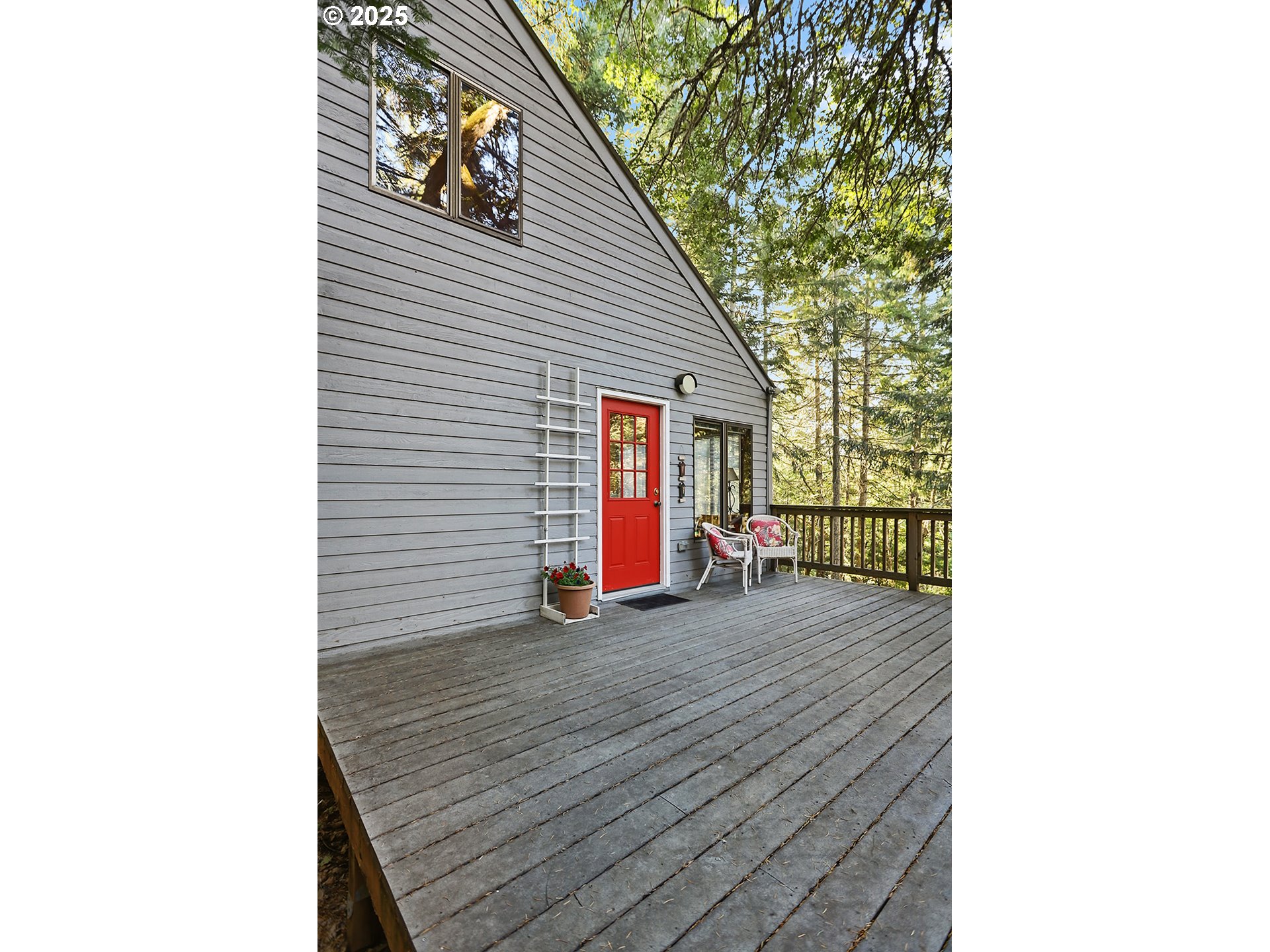 80 Echo Glen Road White Salmon, WA 98672 - Photo 35 of 48 a view of a house with a balcony