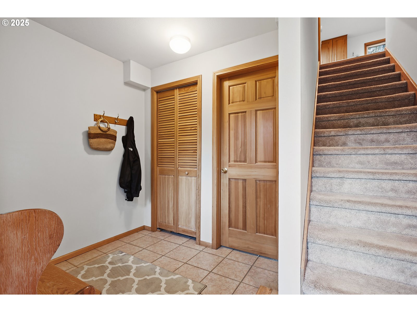 80 Echo Glen Road White Salmon, WA 98672 - Photo 6 of 48 a view of an entryway with wooden floor
