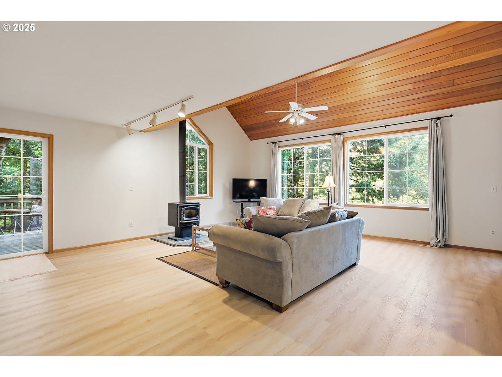 80 Echo Glen Road White Salmon, WA 98672 - Photo 9 of 48 a living room with furniture and large windows