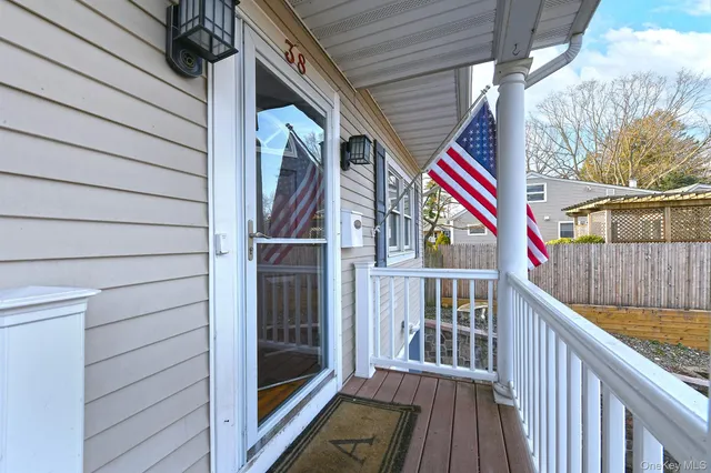 $999,000 | 38 Soundcrest Avenue, Northport, NY 11768