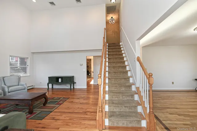 $999,000 | 38 Soundcrest Avenue, Northport, NY 11768