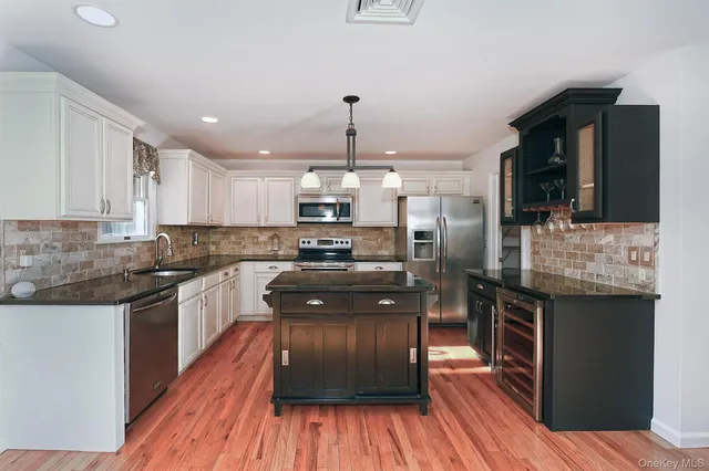 $999,000 | 38 Soundcrest Avenue, Northport, NY 11768